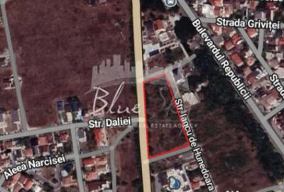 Teren de 5000 mp, în Central