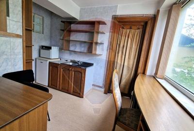 Spațiu comercial, de 22 mp, în Republicii - 8