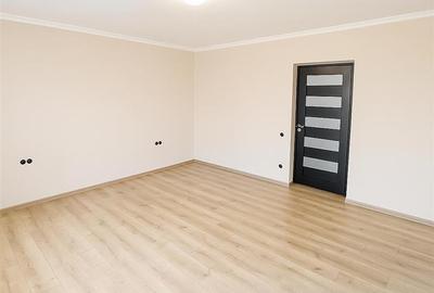 Casă cu 5 camere cu Teren 521 Mp în Sântion - 2
