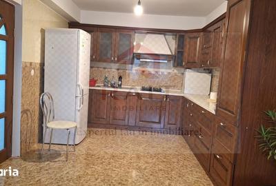 Casă cu 4 camere cu Teren 100 Mp în Central - 10