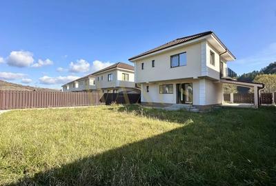 Casă individuală cu 4 camere cu Garaj în Luna de Sus - 1