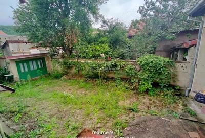 Resita Casa Curte Comuna cu Teren si Garaj.Un singur vecin - 2