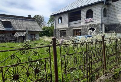 Casă cu 8 camere cu Teren 706 Mp în Ieud - 4