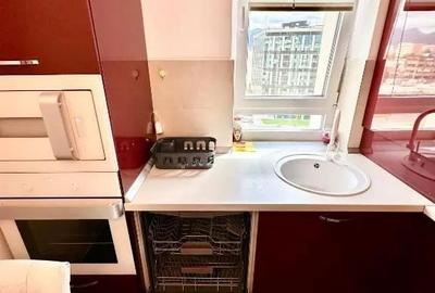 Apartament cu 3 camere decomandat în Tractorul - 3