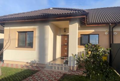 Duplex cu 3 camere cu Canalizare în Moșnița Nouă - 1