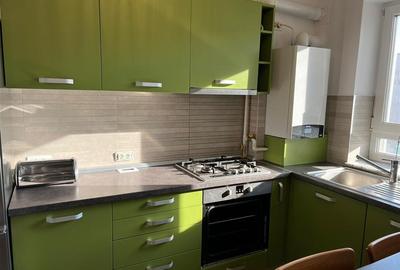 Apartament cu 2 camere semidecomandat, mobilat în Tractorul - 5