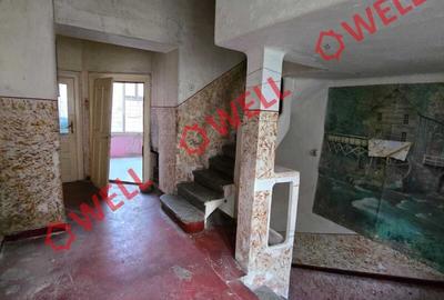 Casă de vânzare cu etaj în Târgu Secuiesc, în Curtea nr. 41! - 13