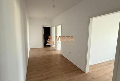 Apartament cu 4 camere decomandat în Tractorul - 1
