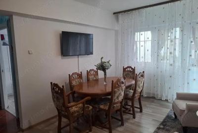 Apartament cu 3 camere semidecomandat în Central - 1