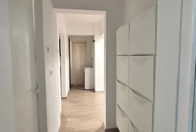 Apartament cu 3 camere decomandat, mobilat în Poarta 6 - 22