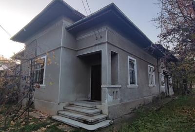 Oprtunitate : Casa și teren - Ultracentral Târgoviște - 1