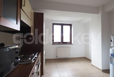 Apartament spatios cu 4 camere nemobilat - 18