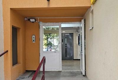 Apartament cu 3 camere semidecomandat în Câmpia Libertății
