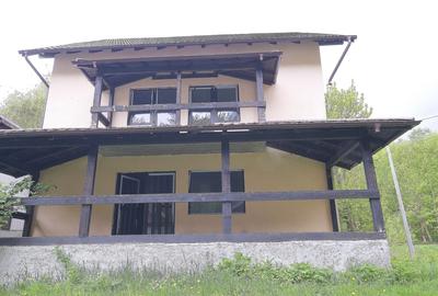 Casă cu 7 camere cu Teren 250 Mp în Roșu - 17