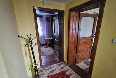 Casă cu 5 camere cu Teren 770 Mp în Găești - 1