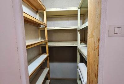 Apartament cu 3 camere în Pantelimon