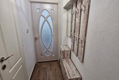 Apartament cu 2 camere semidecomandat, mobilat în 9 Mai - 7