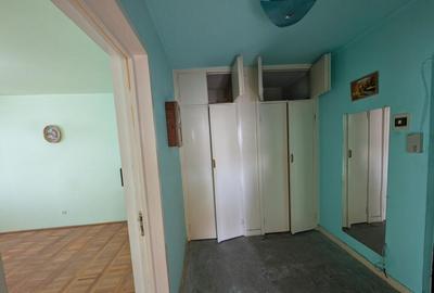 Corni?a etaj intermediar - 2 camere - Decomandat - 5