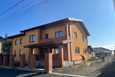 Casă cu 5 camere cu Teren 724 Mp în Sânandrei - 2