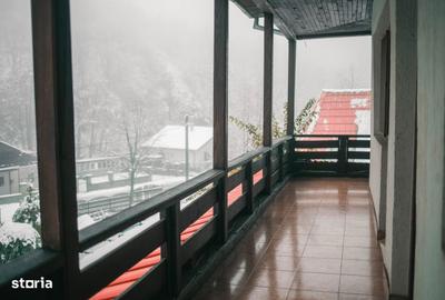 Casă cu 8 camere cu Teren 1120 Mp în Peștișani - 11