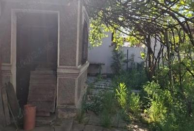 Bucurestii Noi Vând casa bătrânească 3 cam  toate utilitățile curte proprie 140m - 7