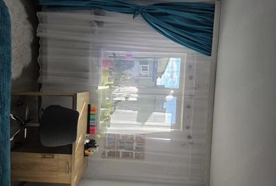 Apartament cu 3 camere semidecomandat în Ostroveni - 1