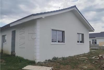 Duplex pe plan - 2 fronturi stradale - personalizare interioara - canalizare