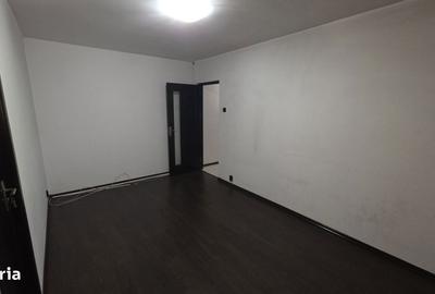 Apartament cu 2 camere semidecomandat în Km 4 - 6