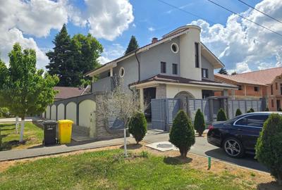 Casă cu 4 camere în Central - 1