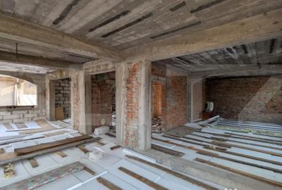 Casă cu 7 camere cu Teren 1656 Mp în Central - 18