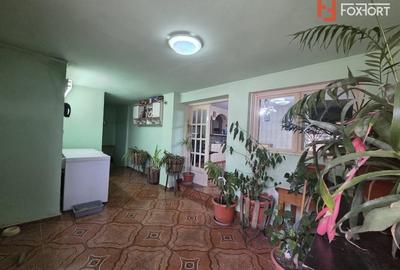 Casă individuală cu 8 camere cu Canalizare în Aradul Nou - 6