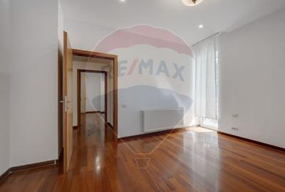 Apartament cu 4 camere decomandat în Central - 12