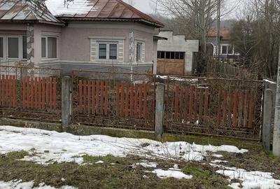 Casă cu 4 camere cu Teren 455 Mp în Central