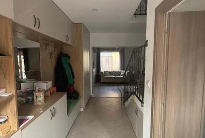 Casă cu Teren 190 Mp în Dumbrăvița