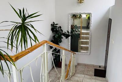 Casă cu 6 camere cu Teren 242 Mp în Viilor - 1