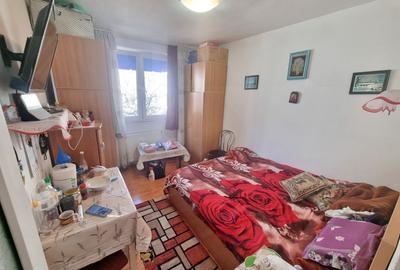 Apartament cu 2 camere decomandat, mobilat în CET - 3