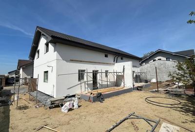 Casă individuală cu 4 camere cu Canalizare în Moșnița Veche - 2