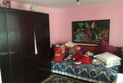 Casă cu 4 camere în Rădulești - 1