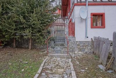 Casă cu 6 camere cu Teren 337 Mp în Central - 11