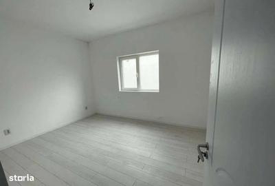 Casă cu 3 camere cu Teren 250 Mp în Central - 2