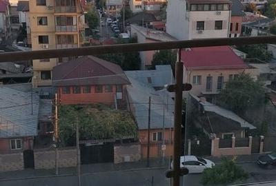 Apartament cu 2 camere semidecomandat, mobilat în Mihai Bravu
