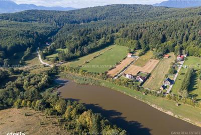 Teren de 6800 mp, în Vulcan - 4