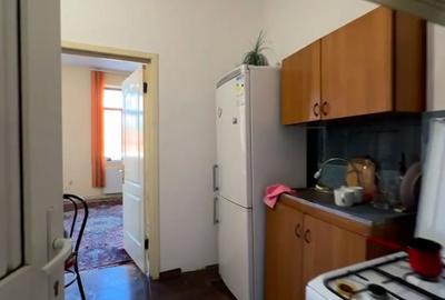 Apartament cu 2 camere decomandat, mobilat în P-ța Sfânta Vineri - 11