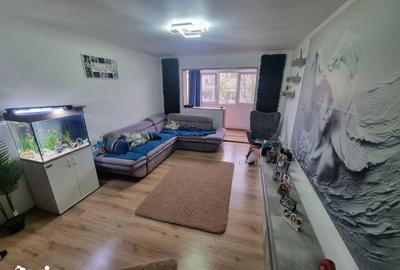 Apartament cu 4 camere, mobilat în CET - 14
