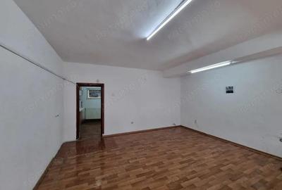 Pia?a Centrala/ spa?iu comercial- 70 mp/ parter + etaj/ liber - 1