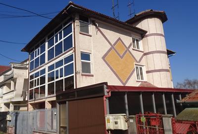 Casă cu 9 camere cu Teren 318 Mp în Crângului - 2