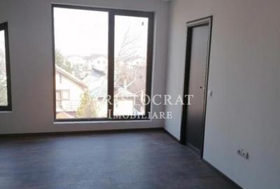 Casă cu 8 camere cu Teren 300 Mp în Corbeanca