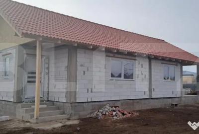 Casă cu 4 camere cu Teren 1134 Mp în Bărăbanț - 1