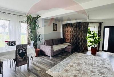 Casă / Vilă cu 5 camere de vânzare în zona Nord-Est - 1