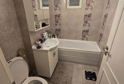 Apartament cu 2 camere decomandat în Rovine